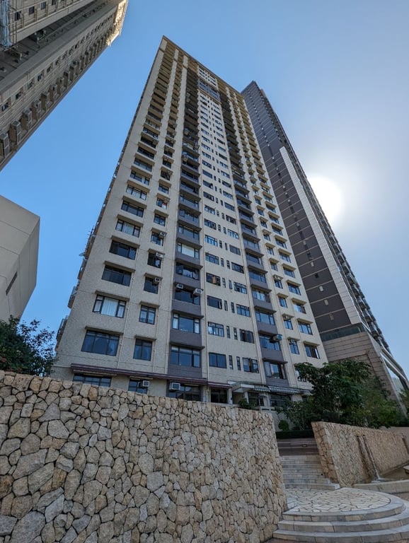 https://img.propertyraptor.com/cdn-cgi/imagedelivery/KD5bF_AFL0JDTbKLWF7z9g/ap8/ap8_001/hornet/prp/img/e76afbc4cbfbeed1906506d011959b7d-wtm.jpg/public