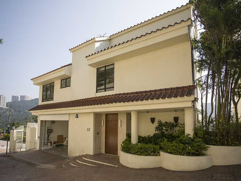 https://img.propertyraptor.com/cdn-cgi/imagedelivery/KD5bF_AFL0JDTbKLWF7z9g/ap8/ap8_001/hornet/prp/img/e7a040ce8bcfb2c8a56b2276d326f0b0.jpg/public