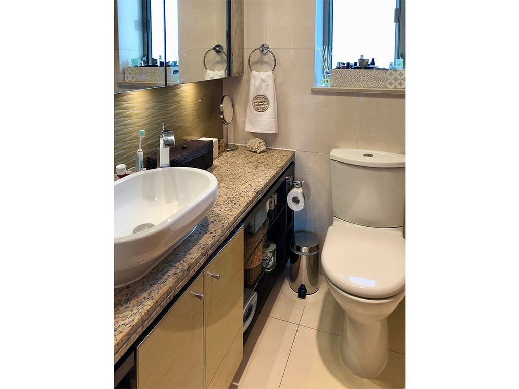 https://img.propertyraptor.com/cdn-cgi/imagedelivery/KD5bF_AFL0JDTbKLWF7z9g/ap8/ap8_001/hornet/prp/img/e7af14527bf4e050bf2bd0c325476f8e-wtm.jpg/public