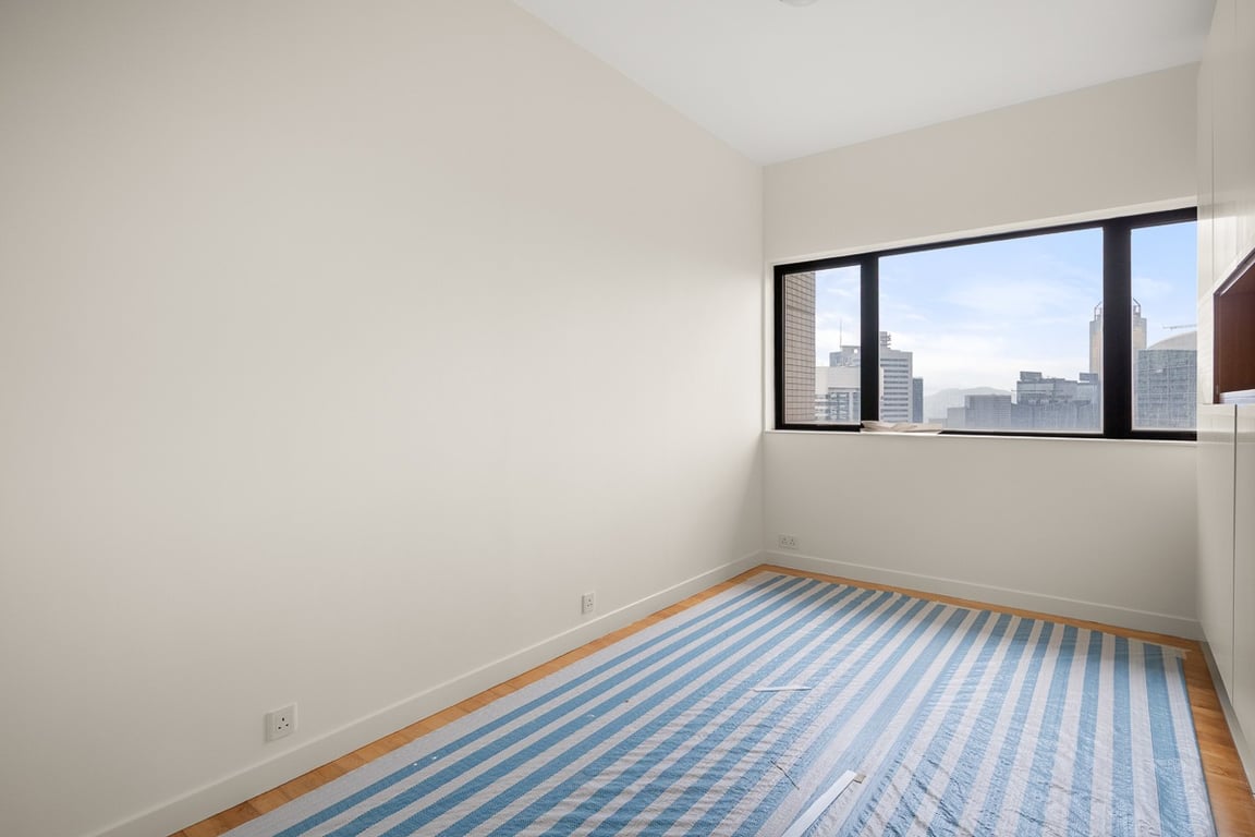 https://img.propertyraptor.com/cdn-cgi/imagedelivery/KD5bF_AFL0JDTbKLWF7z9g/ap8/ap8_001/hornet/prp/img/e7be4b6a9760e5b9f7b405b66ff8b02b-wtm.jpg/public