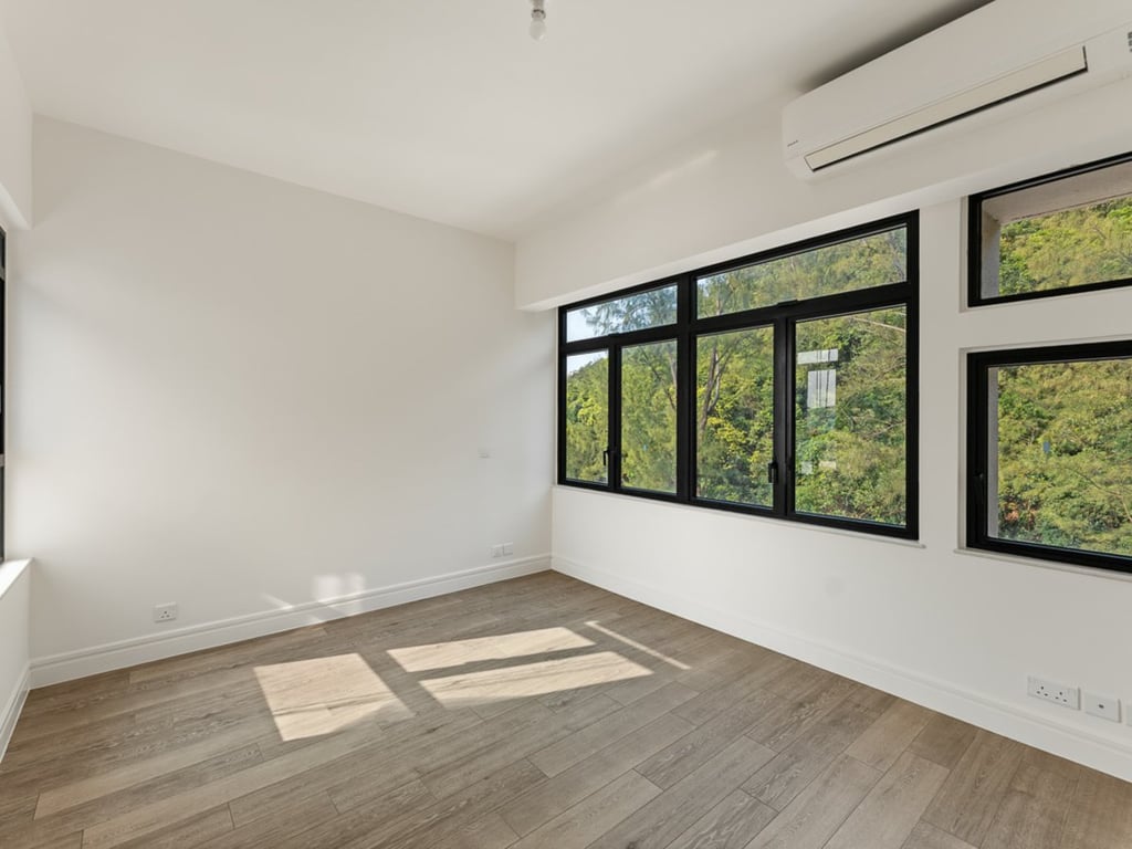 https://img.propertyraptor.com/cdn-cgi/imagedelivery/KD5bF_AFL0JDTbKLWF7z9g/ap8/ap8_001/hornet/prp/img/e7d702e18364fed7a382fdec793c5ccd.jpg/public