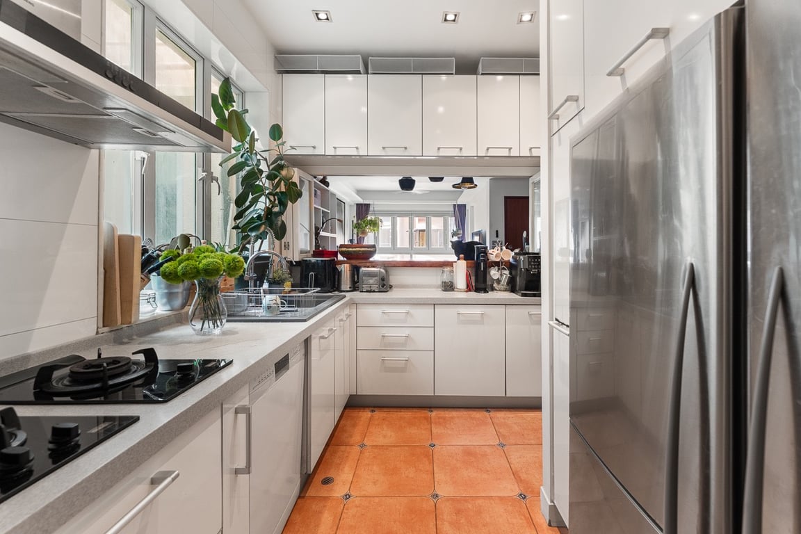 https://img.propertyraptor.com/cdn-cgi/imagedelivery/KD5bF_AFL0JDTbKLWF7z9g/ap8/ap8_001/hornet/prp/img/e8043186fdf6d9461a66927c019c33cf-wtm.jpg/public