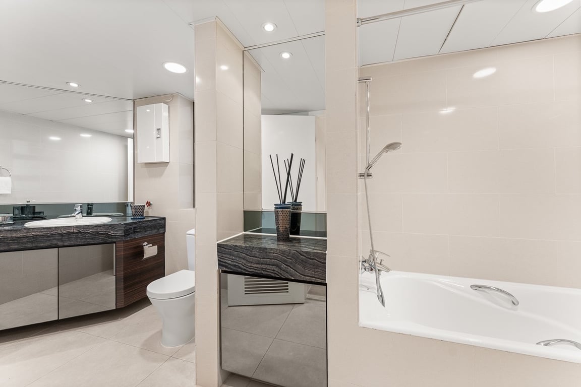 https://img.propertyraptor.com/cdn-cgi/imagedelivery/KD5bF_AFL0JDTbKLWF7z9g/ap8/ap8_001/hornet/prp/img/e81671a06673bef1376b6530892a5627-wtm.jpg/public