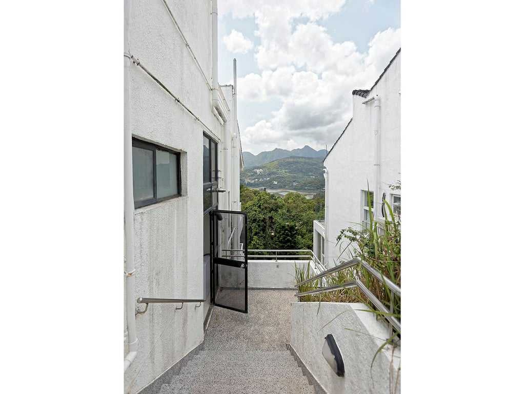 https://img.propertyraptor.com/cdn-cgi/imagedelivery/KD5bF_AFL0JDTbKLWF7z9g/ap8/ap8_001/hornet/prp/img/e8167aef4540fee0b6b5a67cd853c326.jpg/public