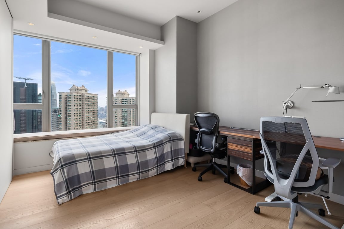 https://img.propertyraptor.com/cdn-cgi/imagedelivery/KD5bF_AFL0JDTbKLWF7z9g/ap8/ap8_001/hornet/prp/img/e864da58410a377f04e844b4df429684-wtm.jpg/public