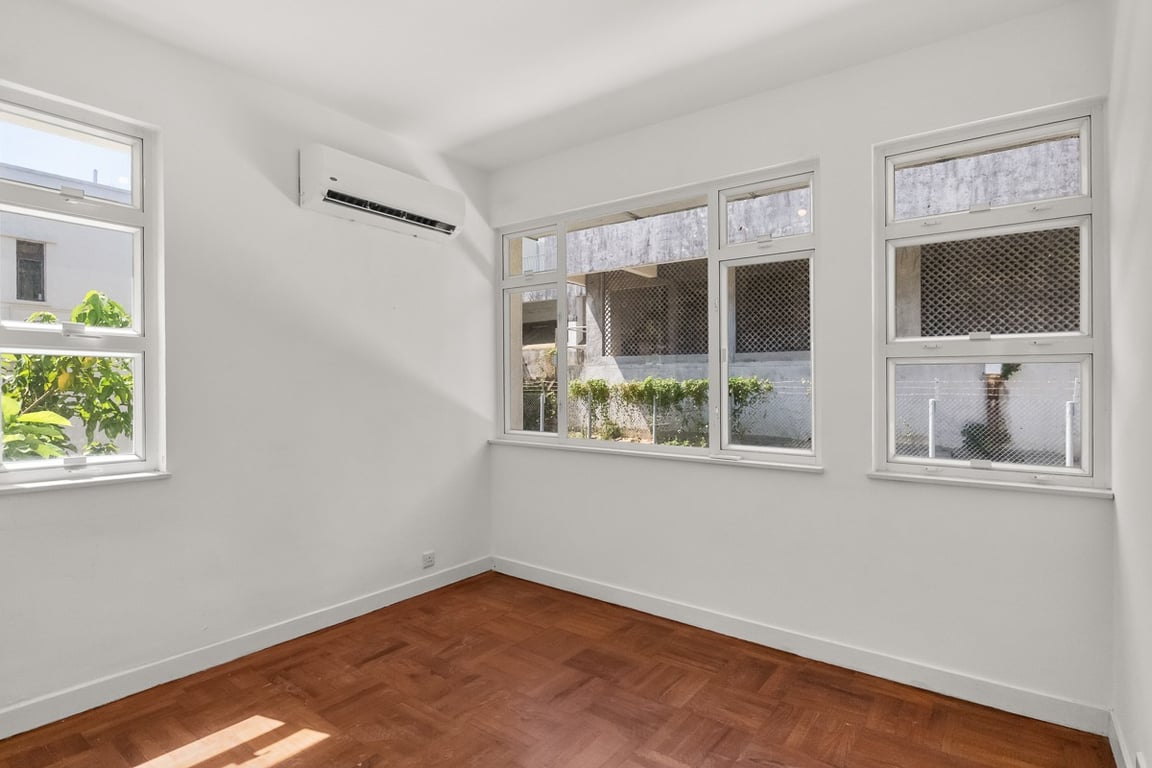 https://img.propertyraptor.com/cdn-cgi/imagedelivery/KD5bF_AFL0JDTbKLWF7z9g/ap8/ap8_001/hornet/prp/img/e86ec31ba55f2da7826c12ba5cadd33c-wtm.jpg/public