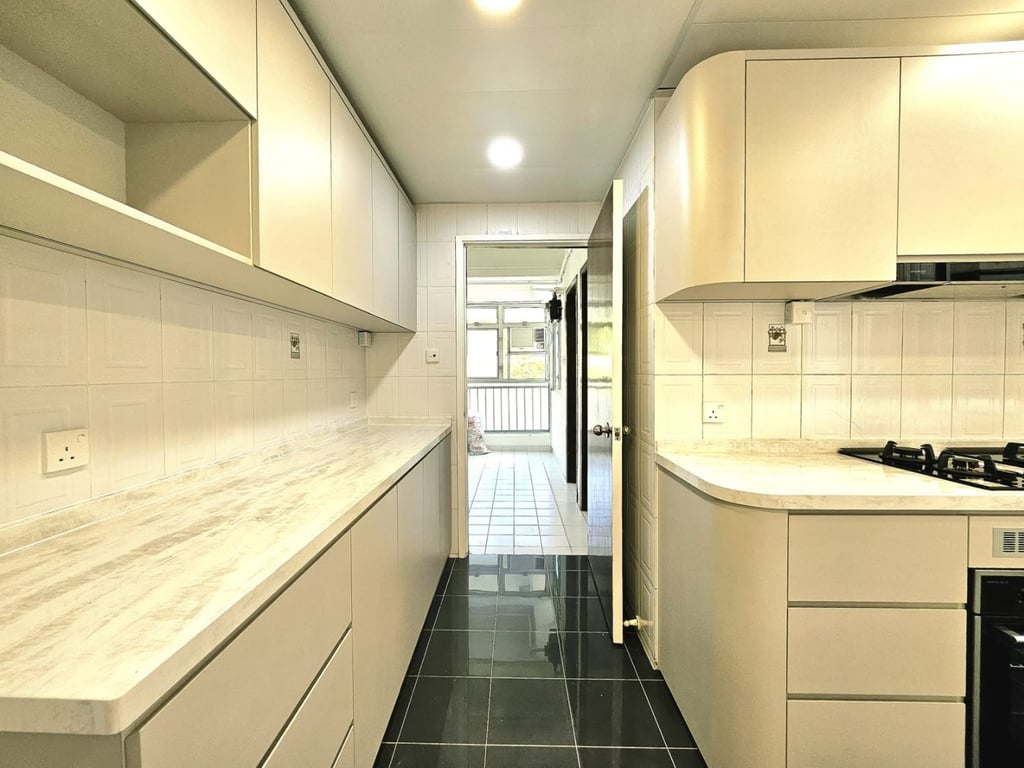 https://img.propertyraptor.com/cdn-cgi/imagedelivery/KD5bF_AFL0JDTbKLWF7z9g/ap8/ap8_001/hornet/prp/img/e87905b61fd1e40ef43955490fc9a2f3-wtm.jpg/public