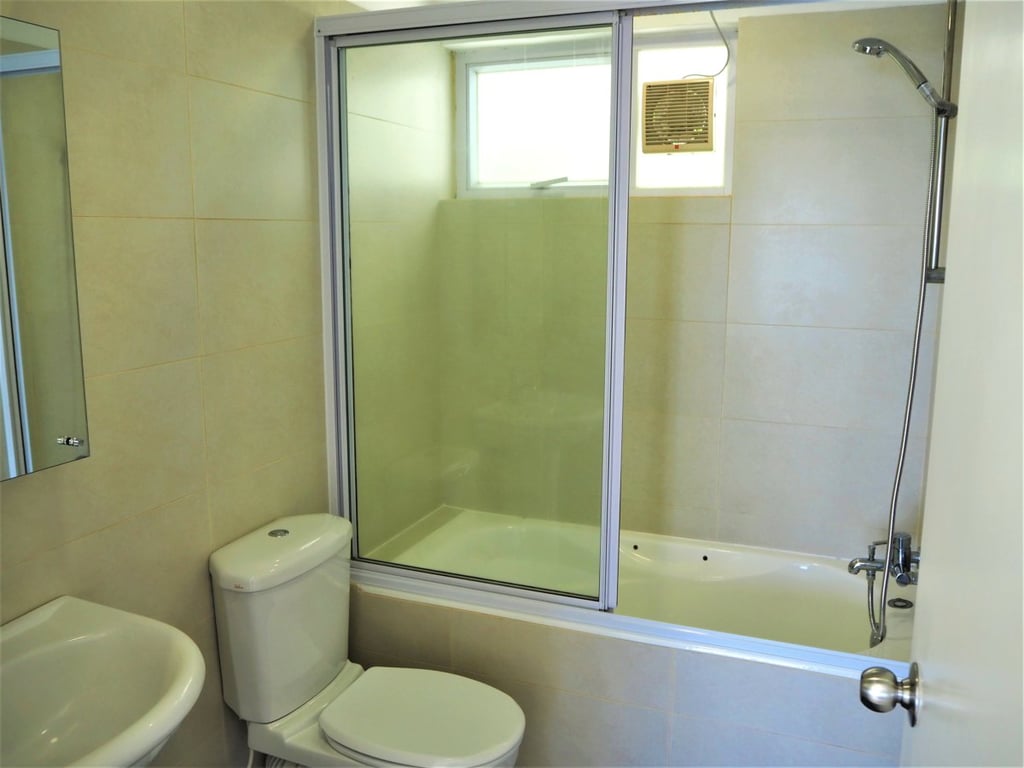 https://img.propertyraptor.com/cdn-cgi/imagedelivery/KD5bF_AFL0JDTbKLWF7z9g/ap8/ap8_001/hornet/prp/img/e880fe1c9722b6d09c9e73f2299efabf.jpg/public