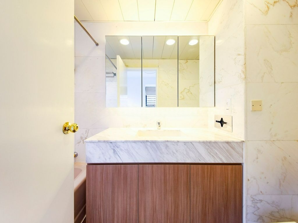https://img.propertyraptor.com/cdn-cgi/imagedelivery/KD5bF_AFL0JDTbKLWF7z9g/ap8/ap8_001/hornet/prp/img/e8a166028fd6e880d7a4158ac2322512-wtm.jpg/public