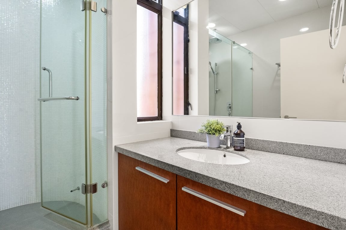 https://img.propertyraptor.com/cdn-cgi/imagedelivery/KD5bF_AFL0JDTbKLWF7z9g/ap8/ap8_001/hornet/prp/img/e8ae0489ebf6643219c0e850938bb02a-wtm.jpg/public