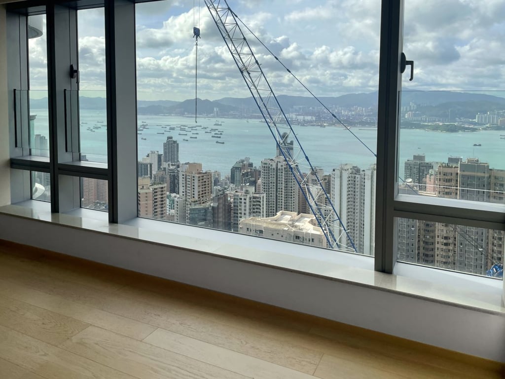 https://img.propertyraptor.com/cdn-cgi/imagedelivery/KD5bF_AFL0JDTbKLWF7z9g/ap8/ap8_001/hornet/prp/img/e8be639055895bb15a2b686ebf83bf0f.jpg/public