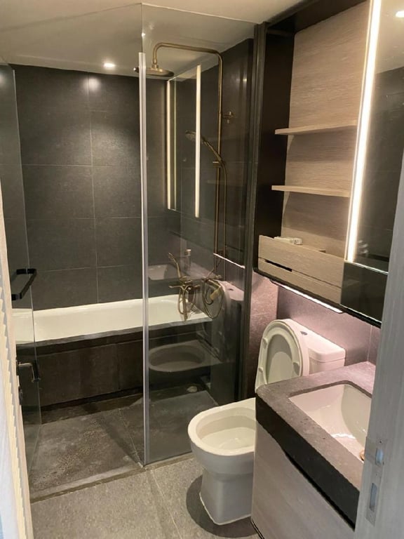https://img.propertyraptor.com/cdn-cgi/imagedelivery/KD5bF_AFL0JDTbKLWF7z9g/ap8/ap8_001/hornet/prp/img/e8dda5b403a21c6f3d9a9e6ba44552fe.jpg/public