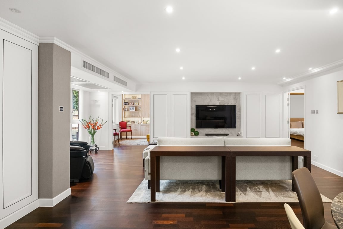 https://img.propertyraptor.com/cdn-cgi/imagedelivery/KD5bF_AFL0JDTbKLWF7z9g/ap8/ap8_001/hornet/prp/img/e909b4b3e8bd347a6bc032d68c7ef61e-wtm.jpg/public
