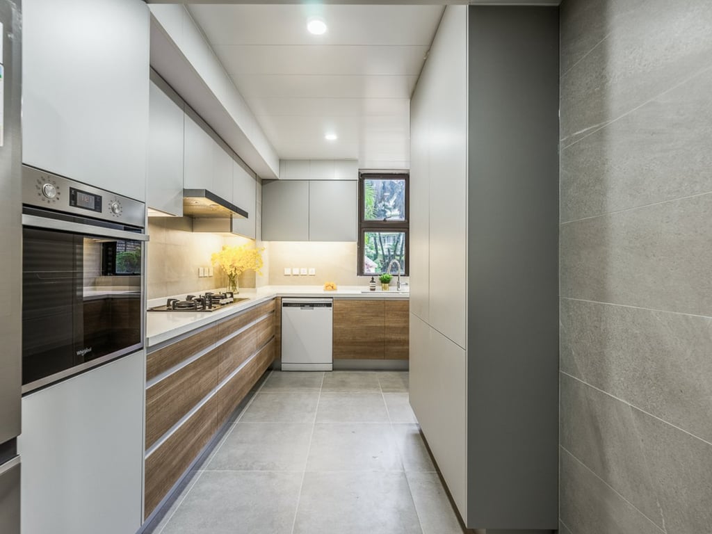 https://img.propertyraptor.com/cdn-cgi/imagedelivery/KD5bF_AFL0JDTbKLWF7z9g/ap8/ap8_001/hornet/prp/img/e92dc3b18512de540064333b6e7365e8.jpg/public