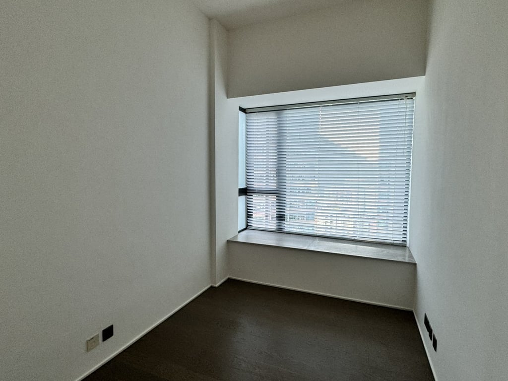 https://img.propertyraptor.com/cdn-cgi/imagedelivery/KD5bF_AFL0JDTbKLWF7z9g/ap8/ap8_001/hornet/prp/img/e92eff8e896418bc1a3c3f8042f5b0d2.jpg/public