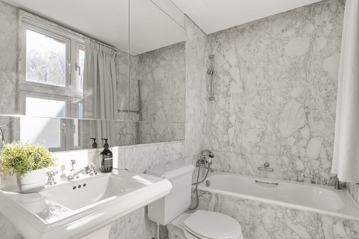 https://img.propertyraptor.com/cdn-cgi/imagedelivery/KD5bF_AFL0JDTbKLWF7z9g/ap8/ap8_001/hornet/prp/img/e945132387dd89d4275e983c573787aa-wtm.jpg/public