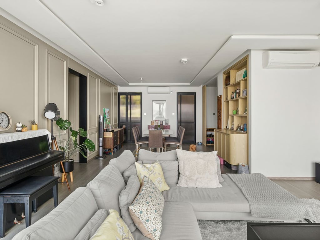 https://img.propertyraptor.com/cdn-cgi/imagedelivery/KD5bF_AFL0JDTbKLWF7z9g/ap8/ap8_001/hornet/prp/img/e998b8b390aa2904c11973fc7f4ac921.jpg/public