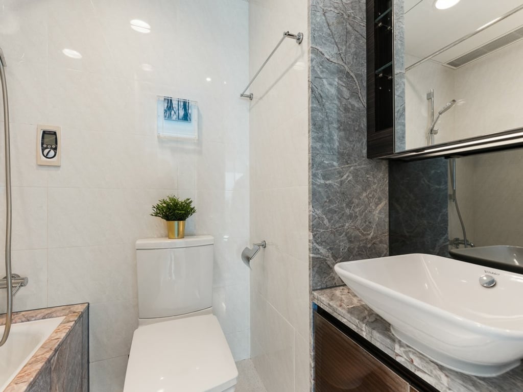 https://img.propertyraptor.com/cdn-cgi/imagedelivery/KD5bF_AFL0JDTbKLWF7z9g/ap8/ap8_001/hornet/prp/img/e9ca381fbc82668a411a3856f0ba4cfb.jpg/public