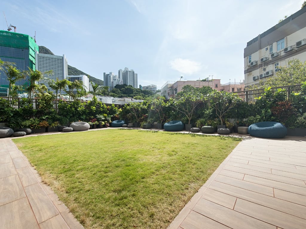 https://img.propertyraptor.com/cdn-cgi/imagedelivery/KD5bF_AFL0JDTbKLWF7z9g/ap8/ap8_001/hornet/prp/img/e9cea27894b474759f97e396b20647a3.jpg/public