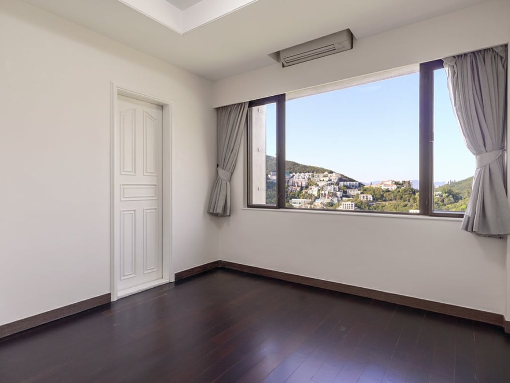 https://img.propertyraptor.com/cdn-cgi/imagedelivery/KD5bF_AFL0JDTbKLWF7z9g/ap8/ap8_001/hornet/prp/img/e9d1a0c918c68fab1b4e05198b99d714.jpg/public