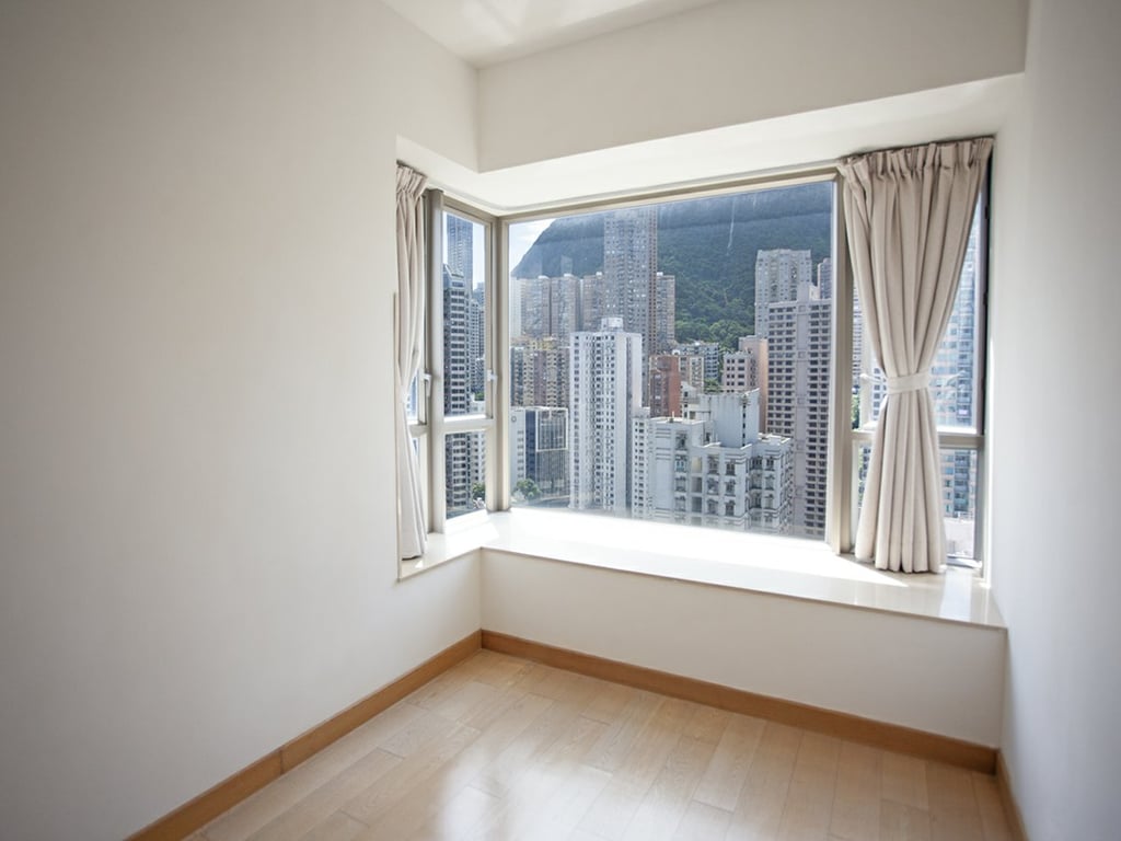 https://img.propertyraptor.com/cdn-cgi/imagedelivery/KD5bF_AFL0JDTbKLWF7z9g/ap8/ap8_001/hornet/prp/img/e9e6ef7e2973dd20ccde569593953248-wtm.jpg/public