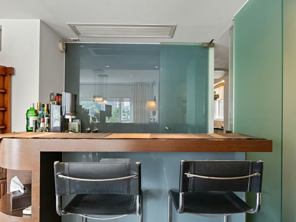 https://img.propertyraptor.com/cdn-cgi/imagedelivery/KD5bF_AFL0JDTbKLWF7z9g/ap8/ap8_001/hornet/prp/img/e9f103f522575f87adc19e9783a7d177.jpg/public