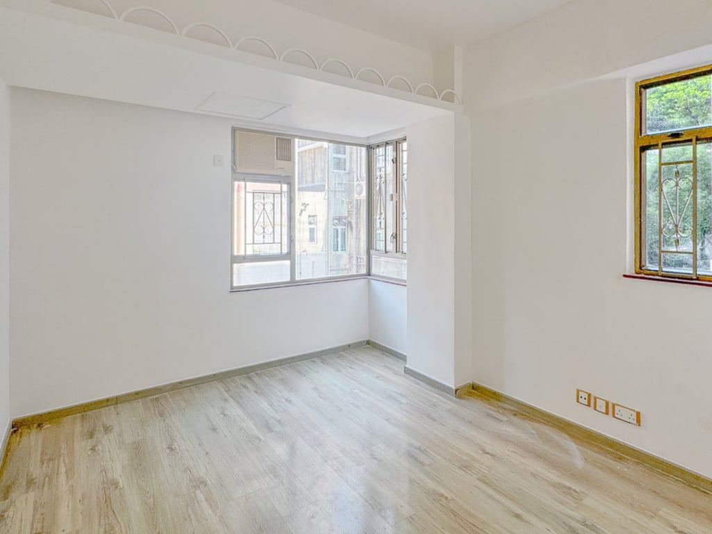 https://img.propertyraptor.com/cdn-cgi/imagedelivery/KD5bF_AFL0JDTbKLWF7z9g/ap8/ap8_001/hornet/prp/img/eaba4f09af0525aea8cd54dd6564b6a8.jpg/public