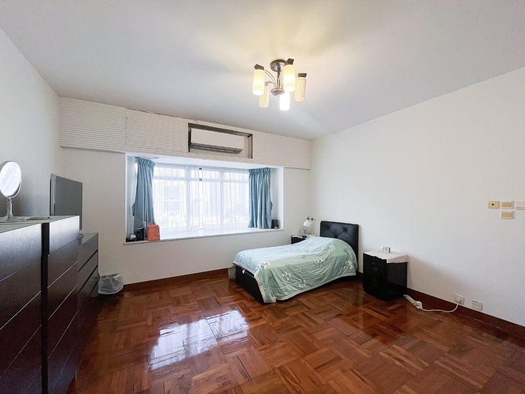 https://img.propertyraptor.com/cdn-cgi/imagedelivery/KD5bF_AFL0JDTbKLWF7z9g/ap8/ap8_001/hornet/prp/img/eabb62ddd7c1cbbc127138fd695de4e2-wtm.jpg/public