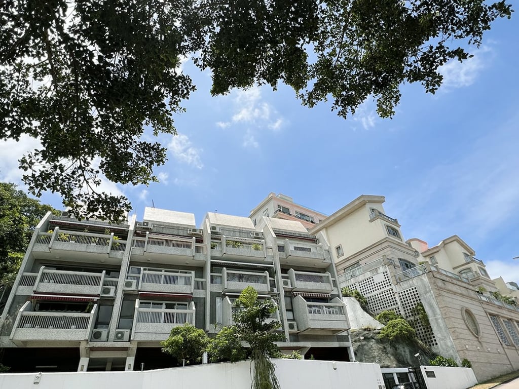https://img.propertyraptor.com/cdn-cgi/imagedelivery/KD5bF_AFL0JDTbKLWF7z9g/ap8/ap8_001/hornet/prp/img/eadb7294d03aef610bb18269c5e21680.jpg/public