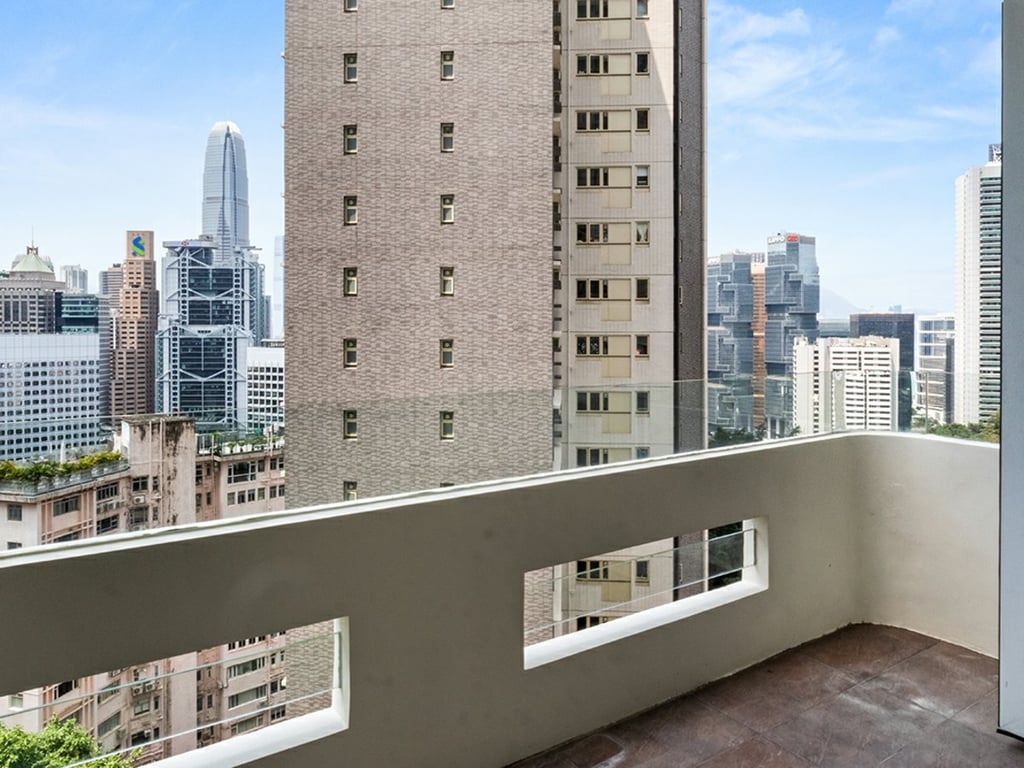 https://img.propertyraptor.com/cdn-cgi/imagedelivery/KD5bF_AFL0JDTbKLWF7z9g/ap8/ap8_001/hornet/prp/img/eadc915c536d19d9c50dde1c32c2e6a4.jpg/public