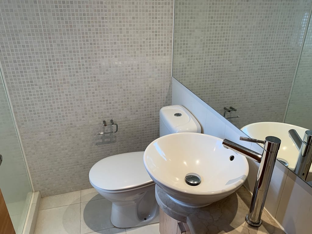 https://img.propertyraptor.com/cdn-cgi/imagedelivery/KD5bF_AFL0JDTbKLWF7z9g/ap8/ap8_001/hornet/prp/img/eb1e6962a767f47dac5b2db2fef40c60-wtm.jpg/public