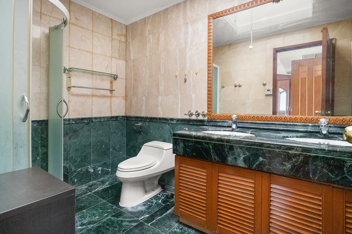 https://img.propertyraptor.com/cdn-cgi/imagedelivery/KD5bF_AFL0JDTbKLWF7z9g/ap8/ap8_001/hornet/prp/img/eb55026315684a1c42cfa69c4bb55d18-wtm.jpg/public