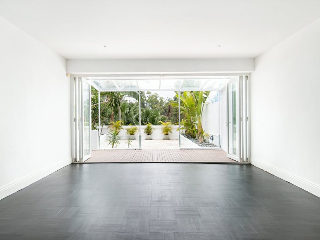 https://img.propertyraptor.com/cdn-cgi/imagedelivery/KD5bF_AFL0JDTbKLWF7z9g/ap8/ap8_001/hornet/prp/img/eb5fba1f25c33115642630b68908ab86.jpg/public