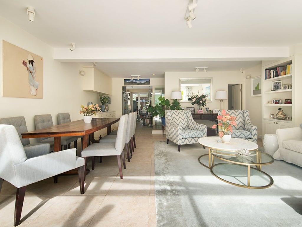 https://img.propertyraptor.com/cdn-cgi/imagedelivery/KD5bF_AFL0JDTbKLWF7z9g/ap8/ap8_001/hornet/prp/img/eb699b0508352c9f009d1188e08ecd4f.jpg/public