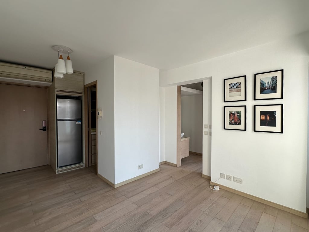 https://img.propertyraptor.com/cdn-cgi/imagedelivery/KD5bF_AFL0JDTbKLWF7z9g/ap8/ap8_001/hornet/prp/img/eb847902dfa444b63a433833dacb0967-wtm.jpg/public