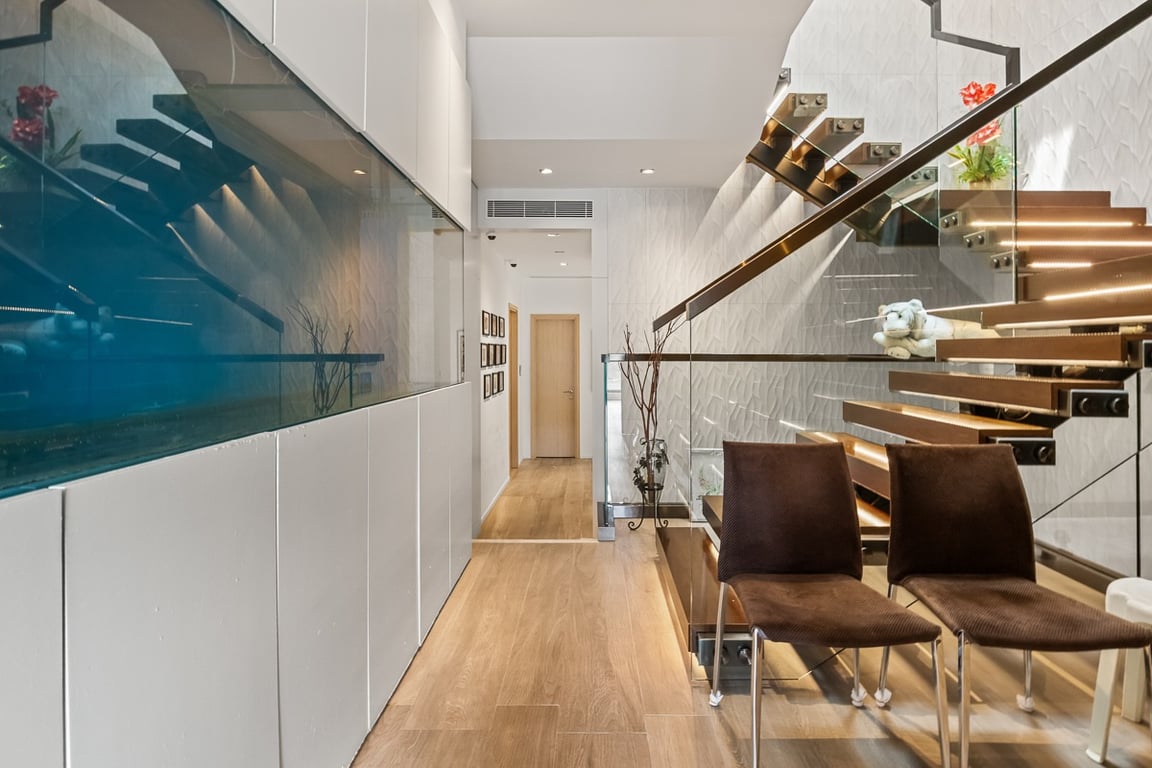 https://img.propertyraptor.com/cdn-cgi/imagedelivery/KD5bF_AFL0JDTbKLWF7z9g/ap8/ap8_001/hornet/prp/img/ebc323a5d49224e99c6c0ff1e2184242-wtm.jpg/public