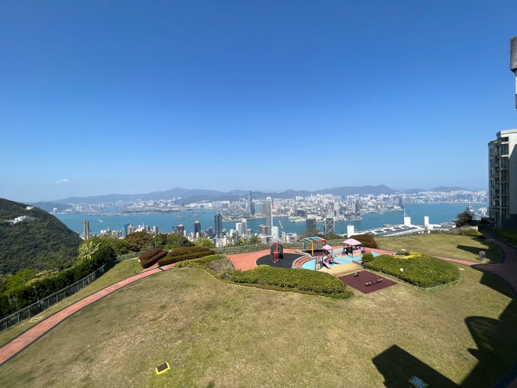 https://img.propertyraptor.com/cdn-cgi/imagedelivery/KD5bF_AFL0JDTbKLWF7z9g/ap8/ap8_001/hornet/prp/img/ebdbb68e5272c55703c022cabaa2504f.jpg/public