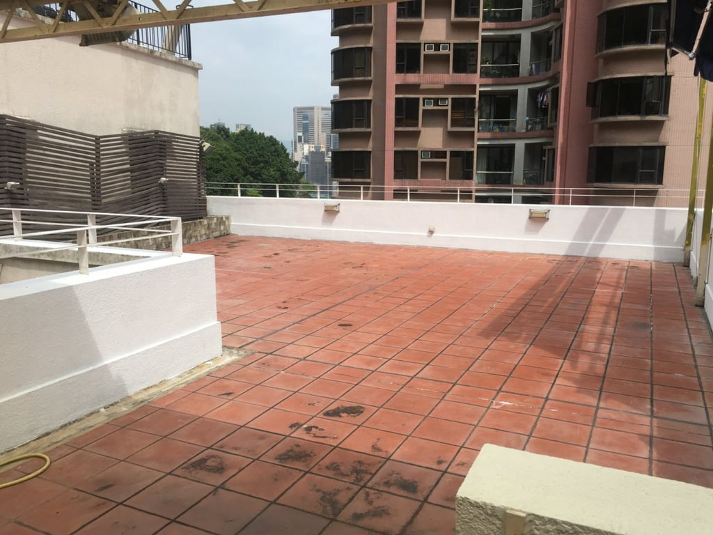 https://img.propertyraptor.com/cdn-cgi/imagedelivery/KD5bF_AFL0JDTbKLWF7z9g/ap8/ap8_001/hornet/prp/img/ec018242e0e241fc3fea8f7e20358ef7.jpg/public