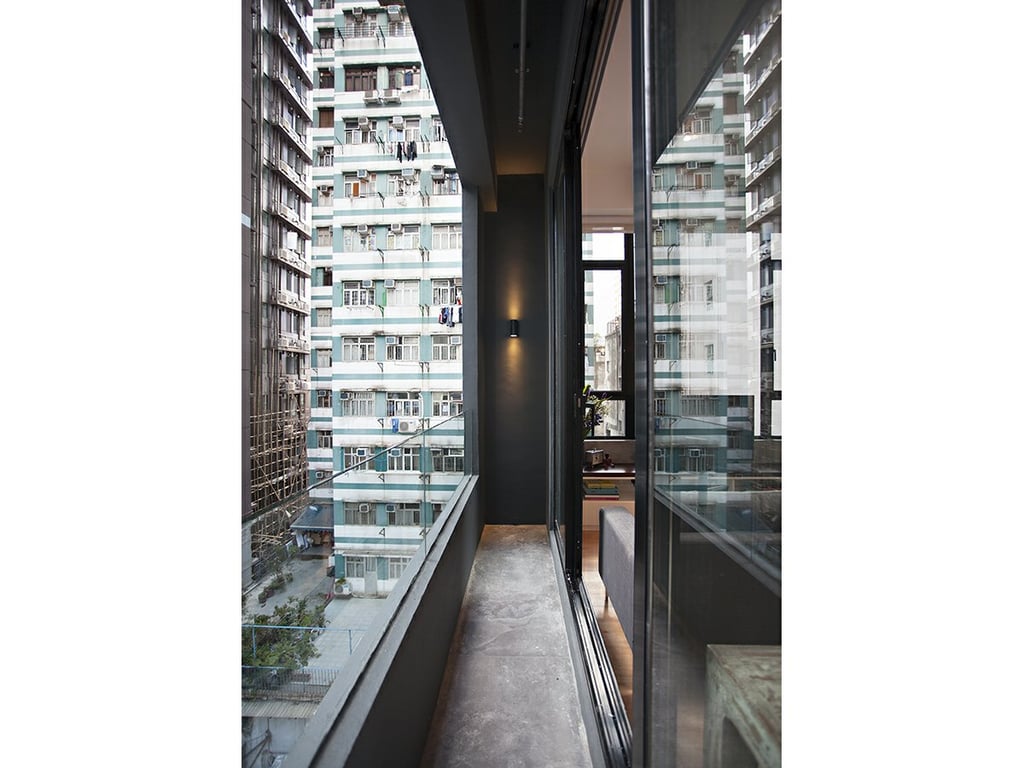 https://img.propertyraptor.com/cdn-cgi/imagedelivery/KD5bF_AFL0JDTbKLWF7z9g/ap8/ap8_001/hornet/prp/img/ec0ac48275c7c74654dbf7d507e078da.jpg/public