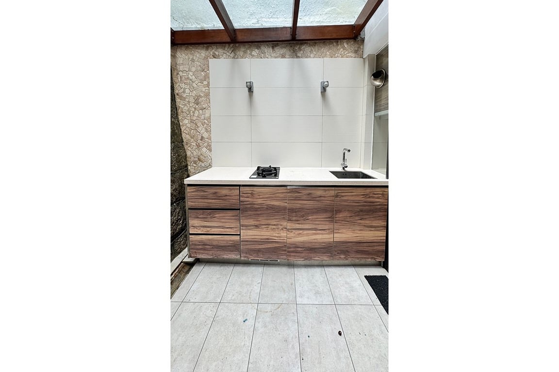 https://img.propertyraptor.com/cdn-cgi/imagedelivery/KD5bF_AFL0JDTbKLWF7z9g/ap8/ap8_001/hornet/prp/img/ec70c1a5f6f4b426274d117d271c4889-wtm.jpg/public
