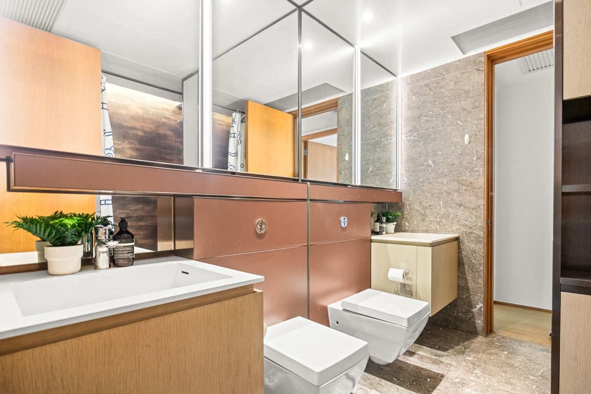 https://img.propertyraptor.com/cdn-cgi/imagedelivery/KD5bF_AFL0JDTbKLWF7z9g/ap8/ap8_001/hornet/prp/img/eca56deed9d36cb179cba38f2f80c9be-wtm.jpg/public