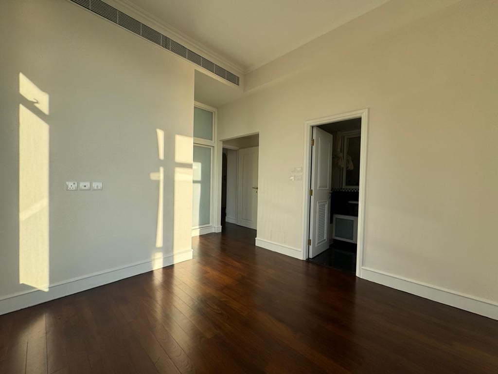 https://img.propertyraptor.com/cdn-cgi/imagedelivery/KD5bF_AFL0JDTbKLWF7z9g/ap8/ap8_001/hornet/prp/img/ecb7abd422c71f4887c0d005b05f55f8-wtm.jpg/public