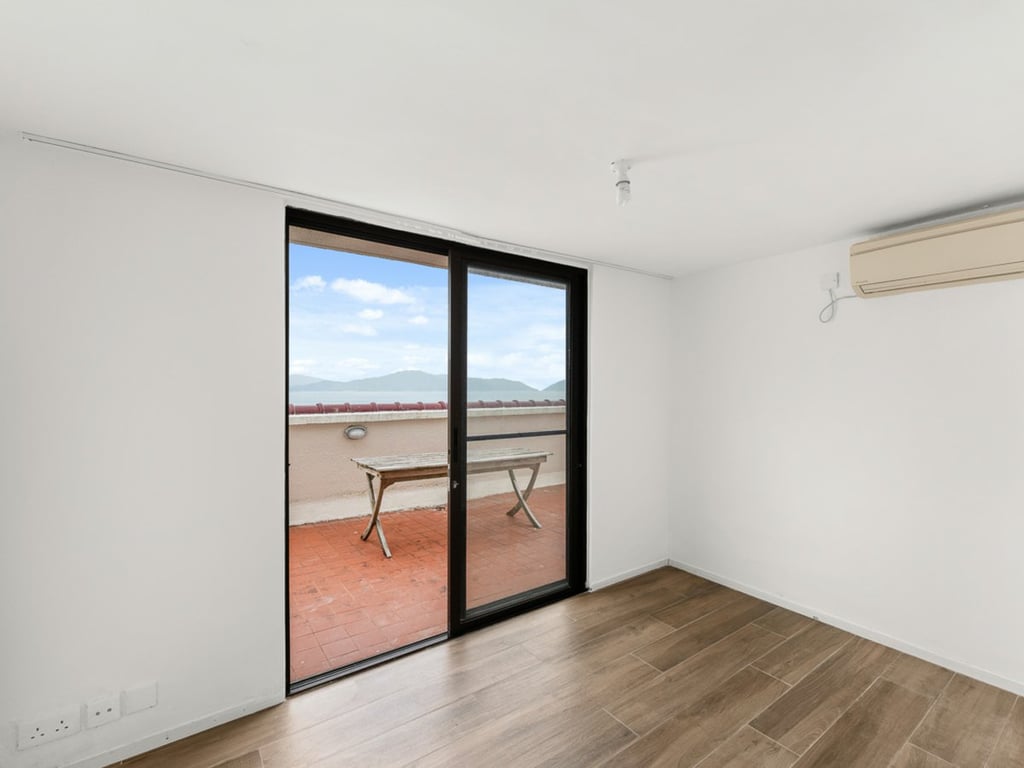 https://img.propertyraptor.com/cdn-cgi/imagedelivery/KD5bF_AFL0JDTbKLWF7z9g/ap8/ap8_001/hornet/prp/img/ed0c440c12323c96b779081302613c26.jpg/public