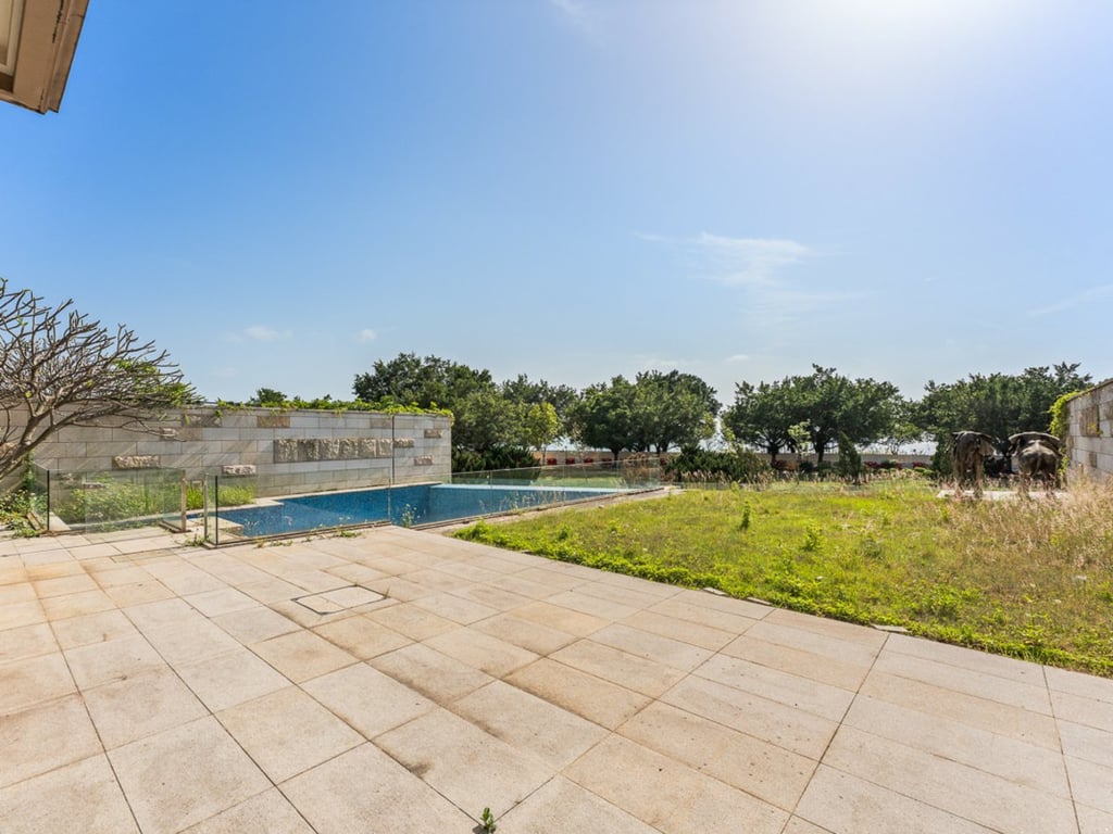 https://img.propertyraptor.com/cdn-cgi/imagedelivery/KD5bF_AFL0JDTbKLWF7z9g/ap8/ap8_001/hornet/prp/img/ed5b6e4cf50c20b05ced6821e93a875f.jpg/public