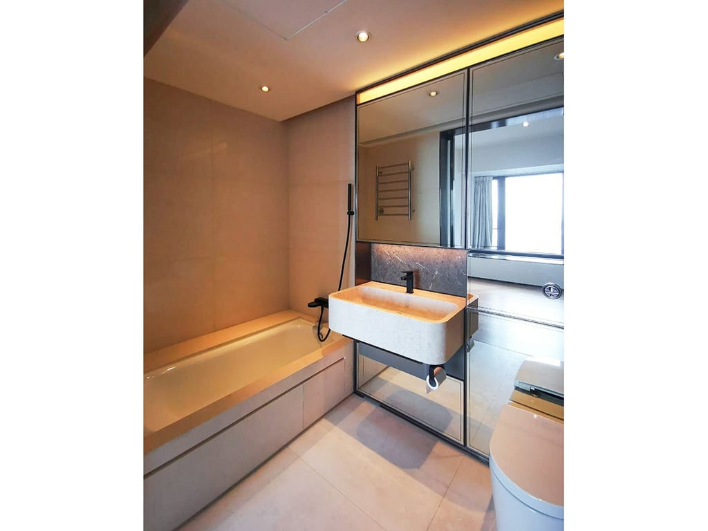 https://img.propertyraptor.com/cdn-cgi/imagedelivery/KD5bF_AFL0JDTbKLWF7z9g/ap8/ap8_001/hornet/prp/img/ed742dab37a3f6e73d50f57dd7a6d91c.jpg/public