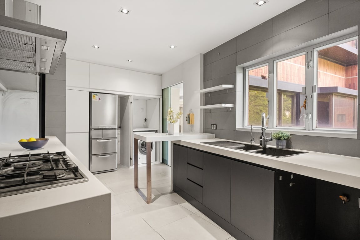 https://img.propertyraptor.com/cdn-cgi/imagedelivery/KD5bF_AFL0JDTbKLWF7z9g/ap8/ap8_001/hornet/prp/img/ed8d7f9ca8025ce85024a7979875bb1a-wtm.jpg/public