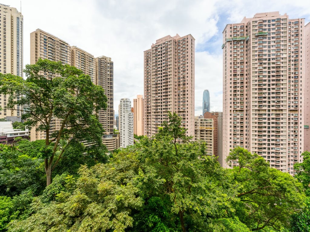 https://img.propertyraptor.com/cdn-cgi/imagedelivery/KD5bF_AFL0JDTbKLWF7z9g/ap8/ap8_001/hornet/prp/img/ed9162acf8c2ec79a6fb26c6c1a2eb8a.jpg/public