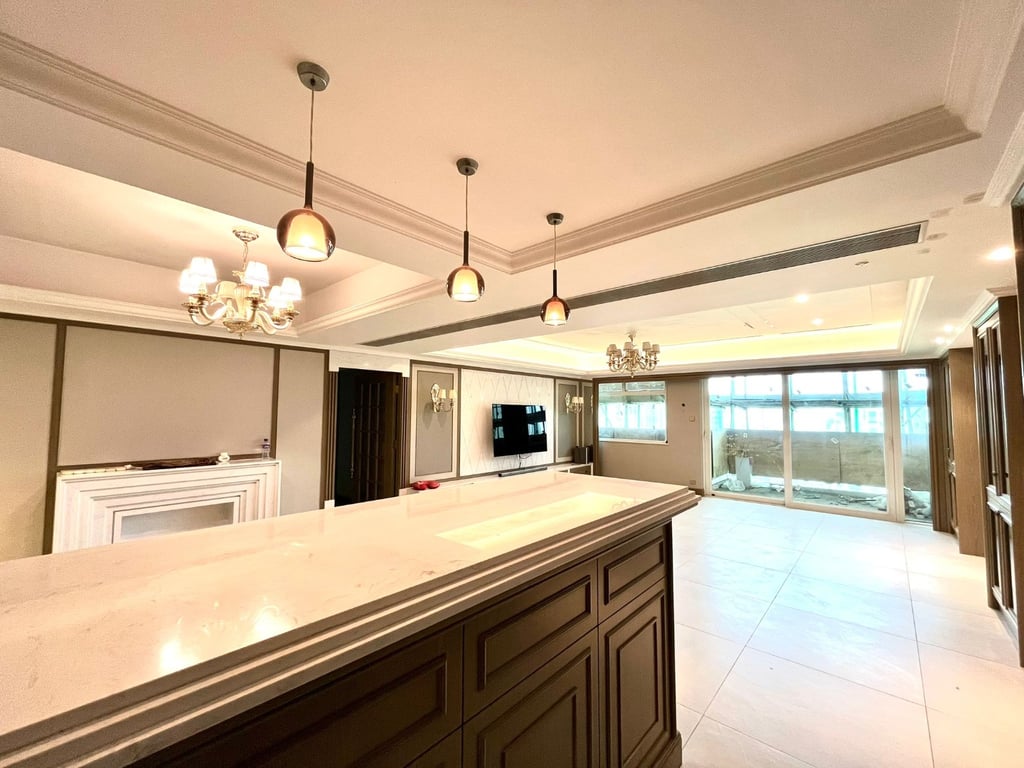 https://img.propertyraptor.com/cdn-cgi/imagedelivery/KD5bF_AFL0JDTbKLWF7z9g/ap8/ap8_001/hornet/prp/img/ed9c824435dd2dee5e10d725be7cb5f9-wtm.jpg/public