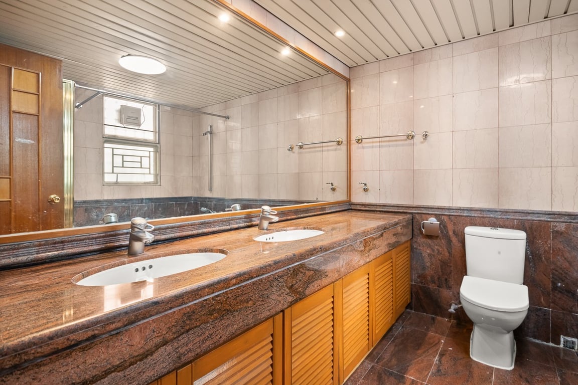 https://img.propertyraptor.com/cdn-cgi/imagedelivery/KD5bF_AFL0JDTbKLWF7z9g/ap8/ap8_001/hornet/prp/img/edc8f75382d8fbc150838cfae21648e1-wtm.jpg/public