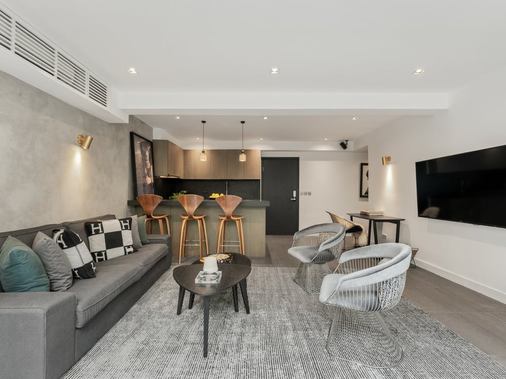 https://img.propertyraptor.com/cdn-cgi/imagedelivery/KD5bF_AFL0JDTbKLWF7z9g/ap8/ap8_001/hornet/prp/img/edd29f35e2f605693e773957794ae890-wtm.jpg/public